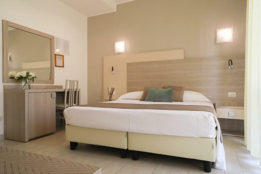 Hotel Residence La Palma Finale Ligure Bagian luar foto